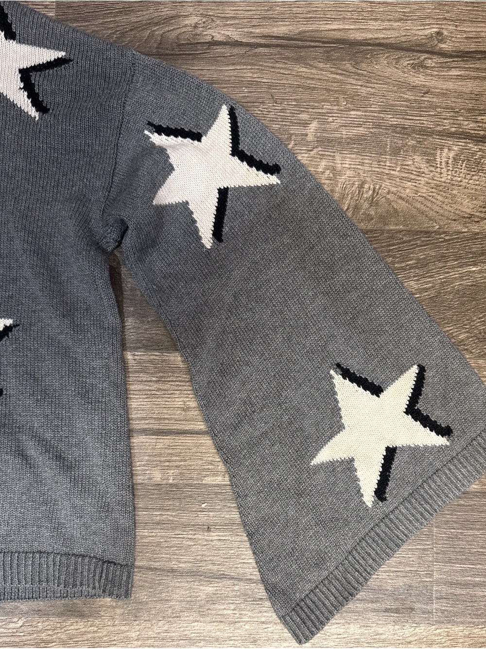 Cozy Gray Star Sweater Bell Sleeve Knit Top Size M - Picture 5 of 7
